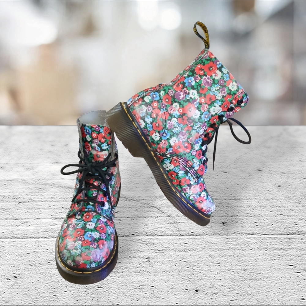 Dr martens Pascal poppy floral boots. Size 6L
